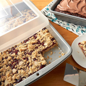 Wilton Recipe Right Rectangular Pan with Lid 32,5x22,5x5cm